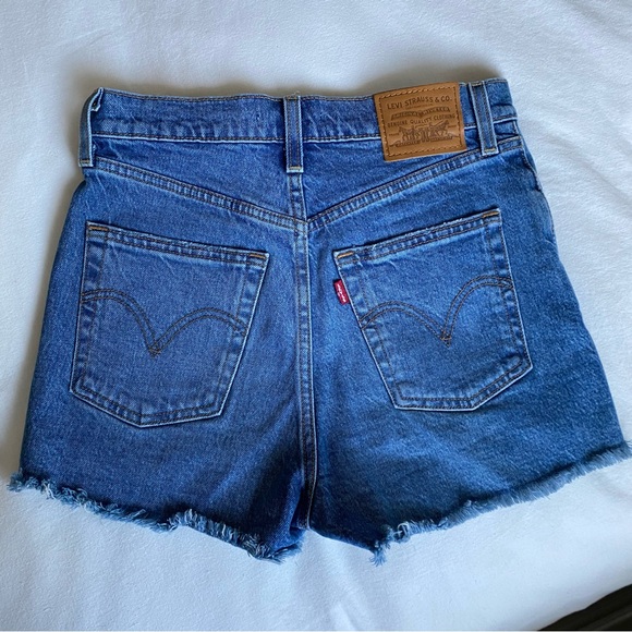 Levi’s ribcage jean shorts - Picture 7 of 7